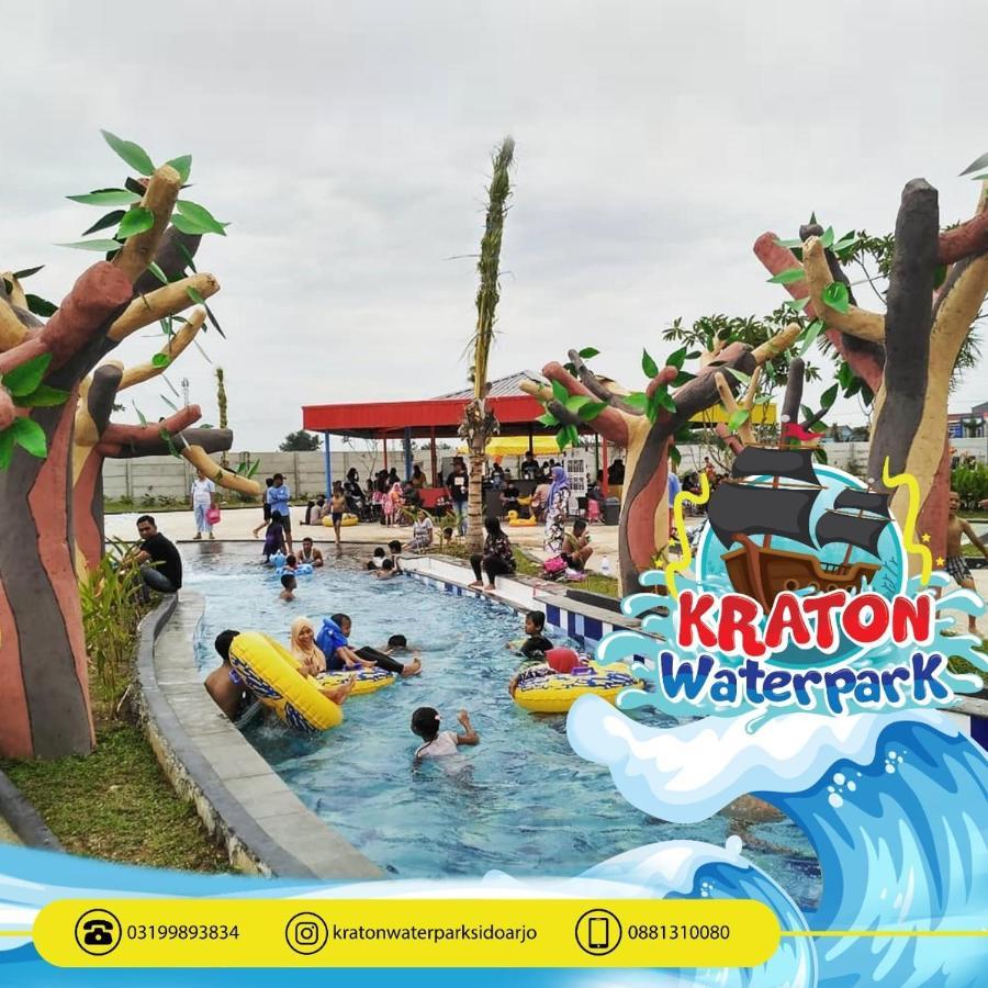 Ndalem Kraton Hotel Sidoarjo Buitenkant foto